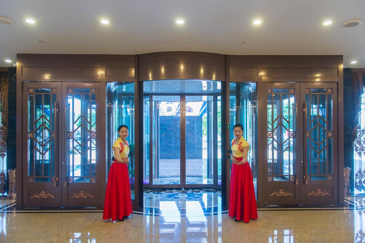 Dunhuang Isiting Hotel Exterior photo